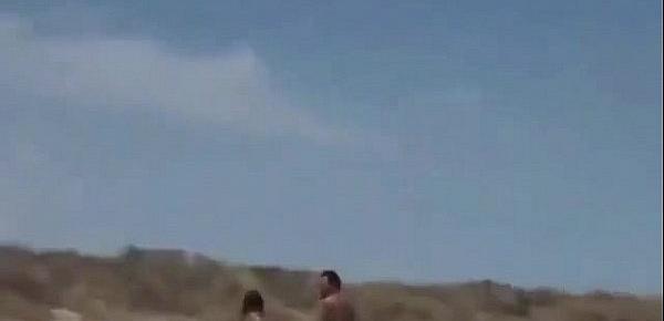  voyeur exhibitionist  they fuck on beach